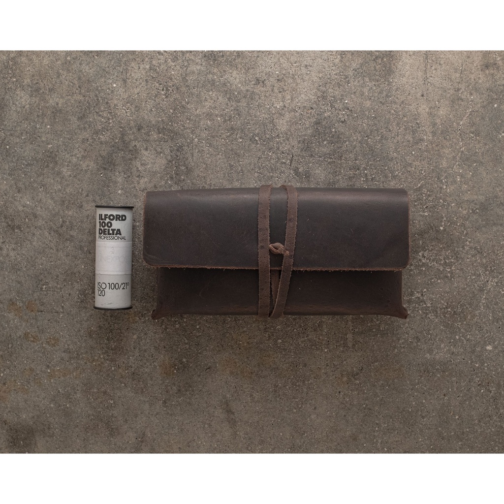 ars-imago handcrafted leather film holder (for filmtypes 120 and 135) - 5 films
