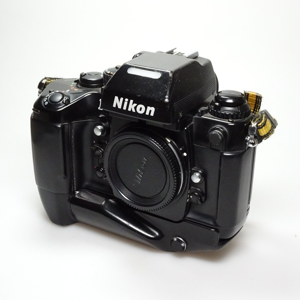 Nikon F4s mit MB-21