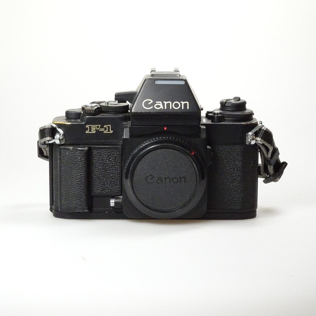 Canon F-1 N mit Kamerabändel, AE Finder FN, Mattscheibe AE, Nr. 159566