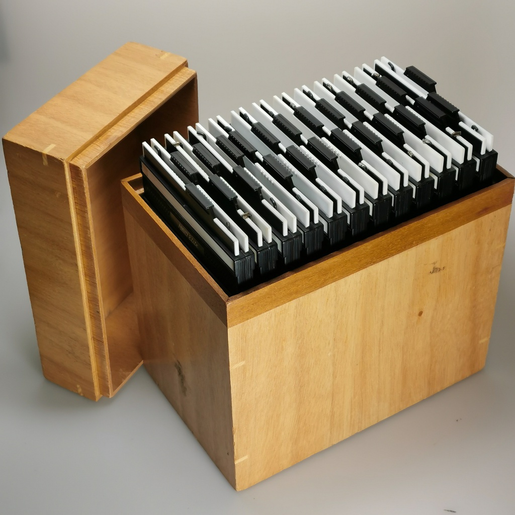 12x 4x5 Fideilty Elite Halter in Custom Holzbox