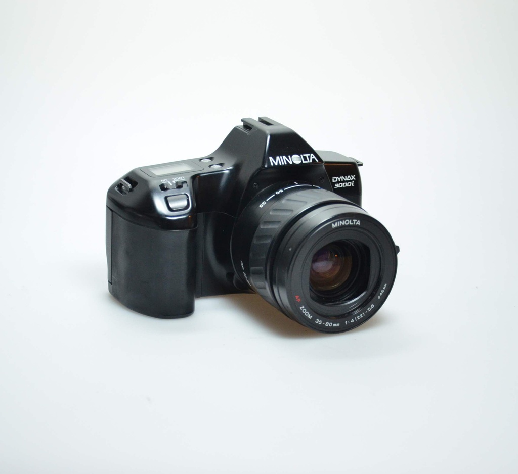 Minolta Dynax 3000i mit 35-80 mm und Blitz