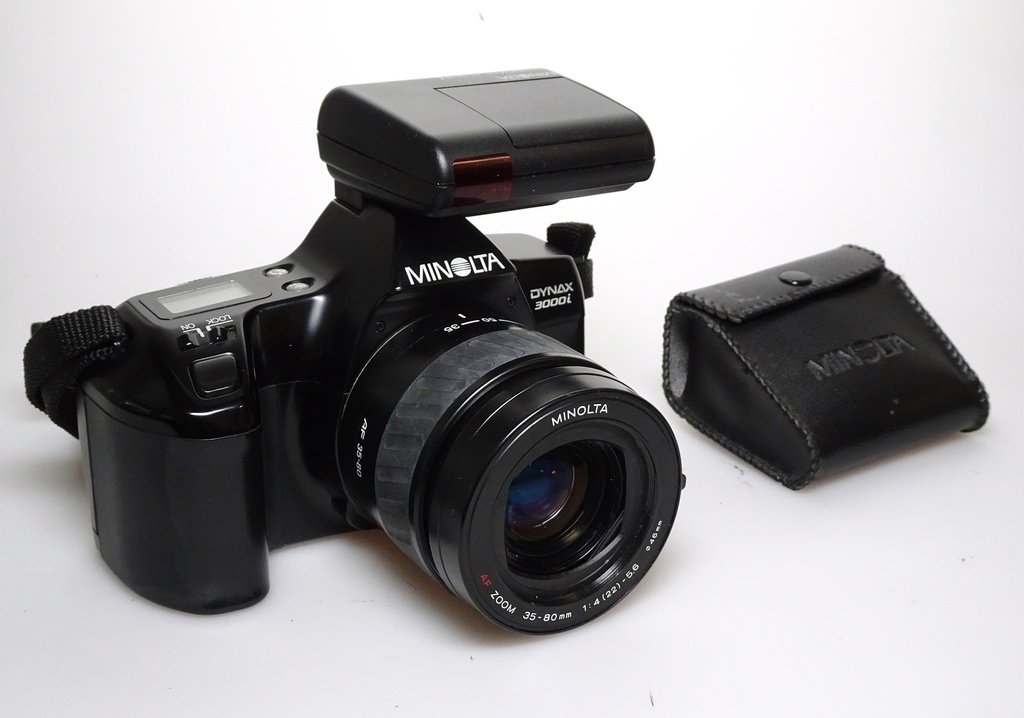 Minolta Dynax 3000i mit 35-80 mm und Blitz